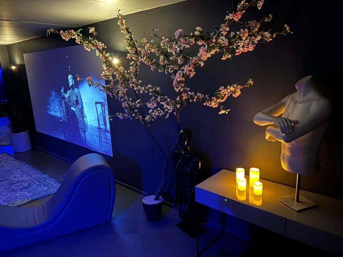 شقة Jacuzzi Cinema Loft كاوناس المظهر الخارجي الصورة